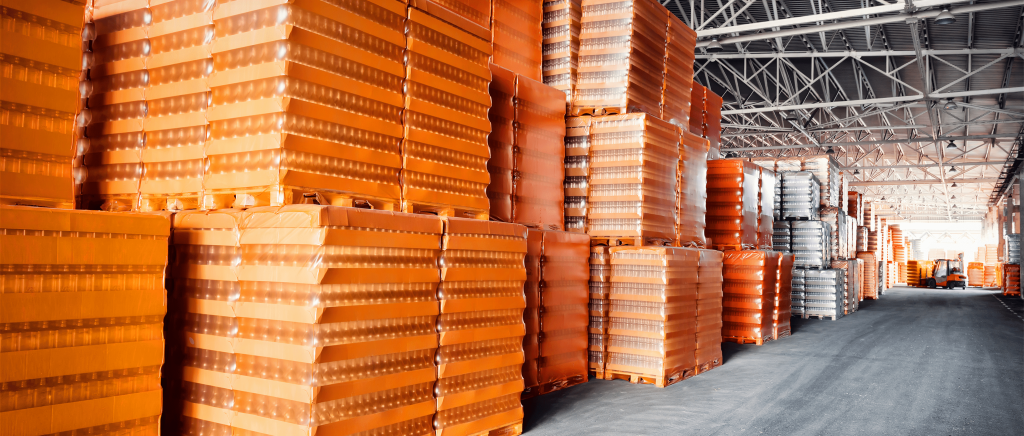 piętrowanie palet w magazynie, palety piętrowalne