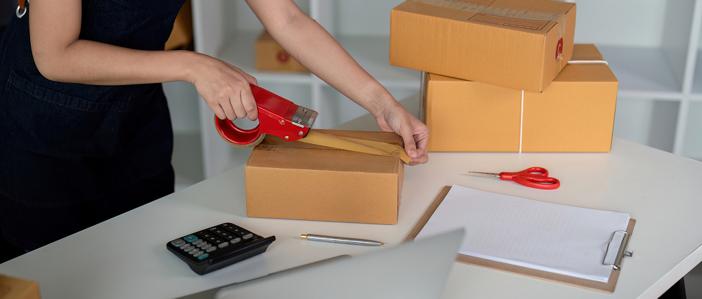 artykuły do pakowania paczek